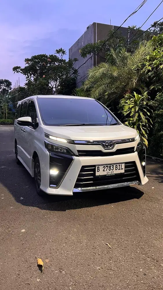 SUPER LOW KM TOYOTA VOXY 2019