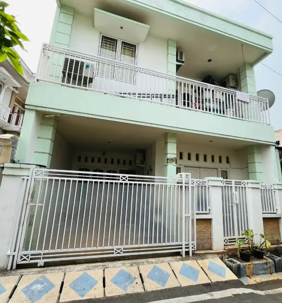 Dijual cepat rumah 2 lantai di jln swadaya duren sawit Jaktim