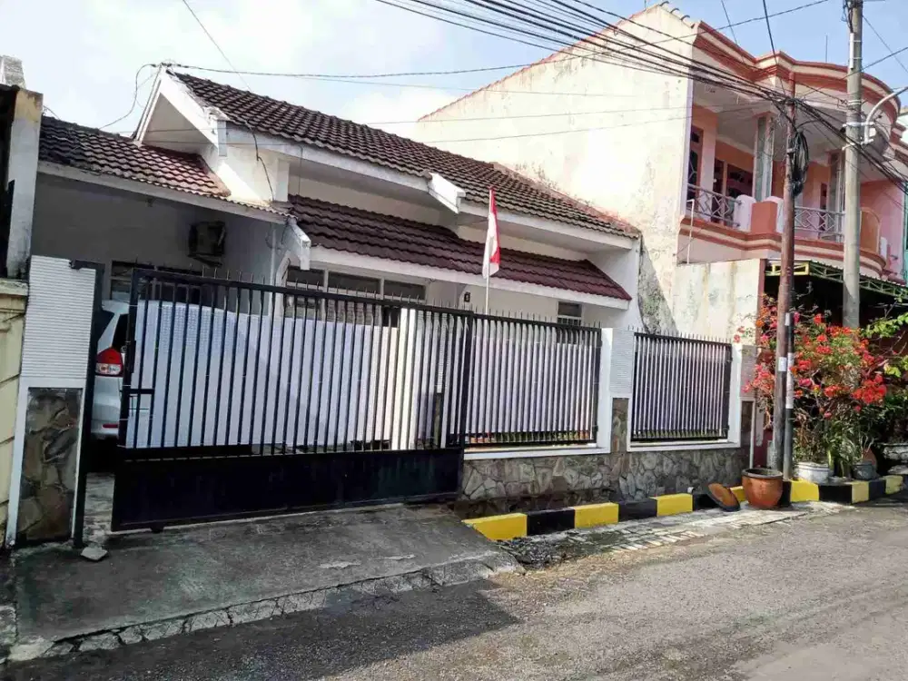 DISEWAKAN RUMAH SIAP HUNI 3 KAMAR TIDUR DI SULFAT DEKAT BALAIKOTA, RSSA, STASIUN, TERMINAL KOTA MALANG.