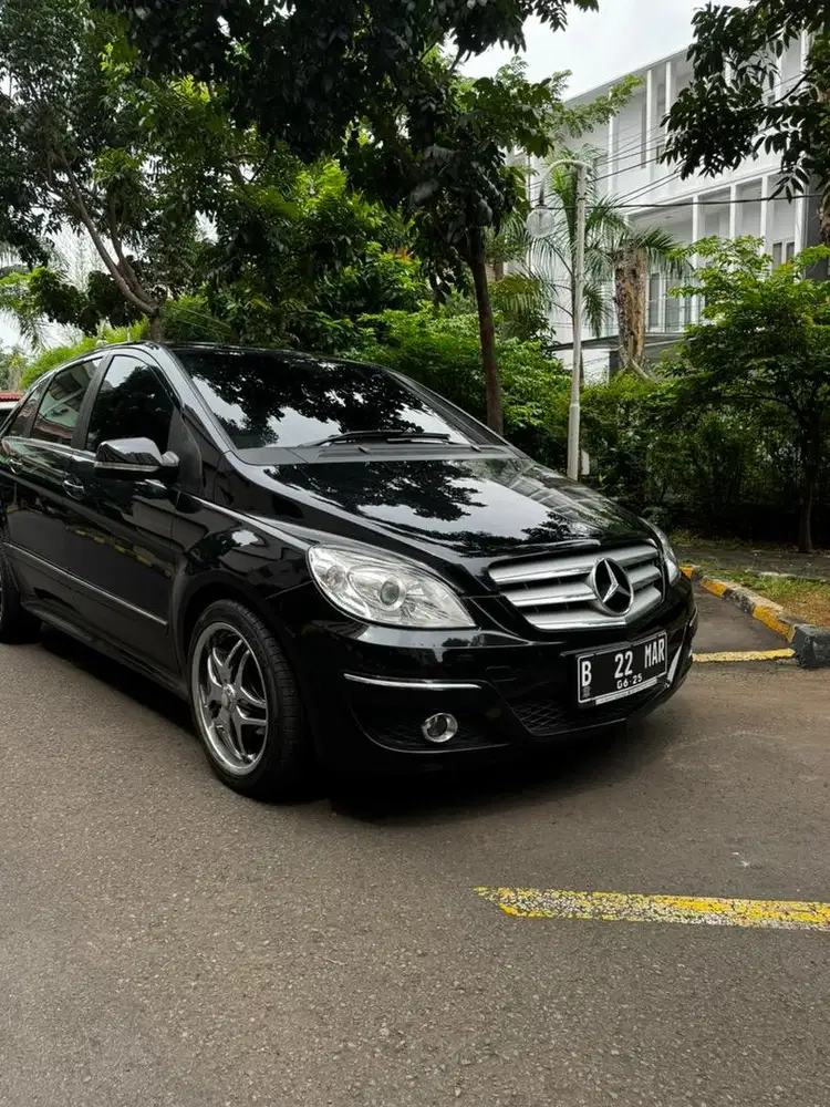 Mercedes Benz B180 AT Low KM Panoramic