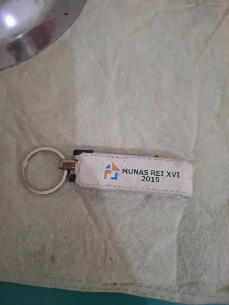 USB flashdisk kulit 
Untuk mentransfer data 
Dan menyimpan data 
Limit