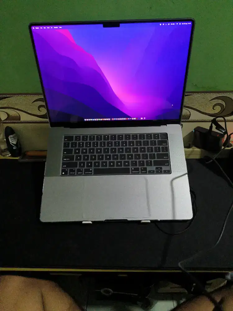 Macbook Pro M1 Pro 16 inch Ram 16GB SSD 1TB Fullset Resmi Ibox Indo