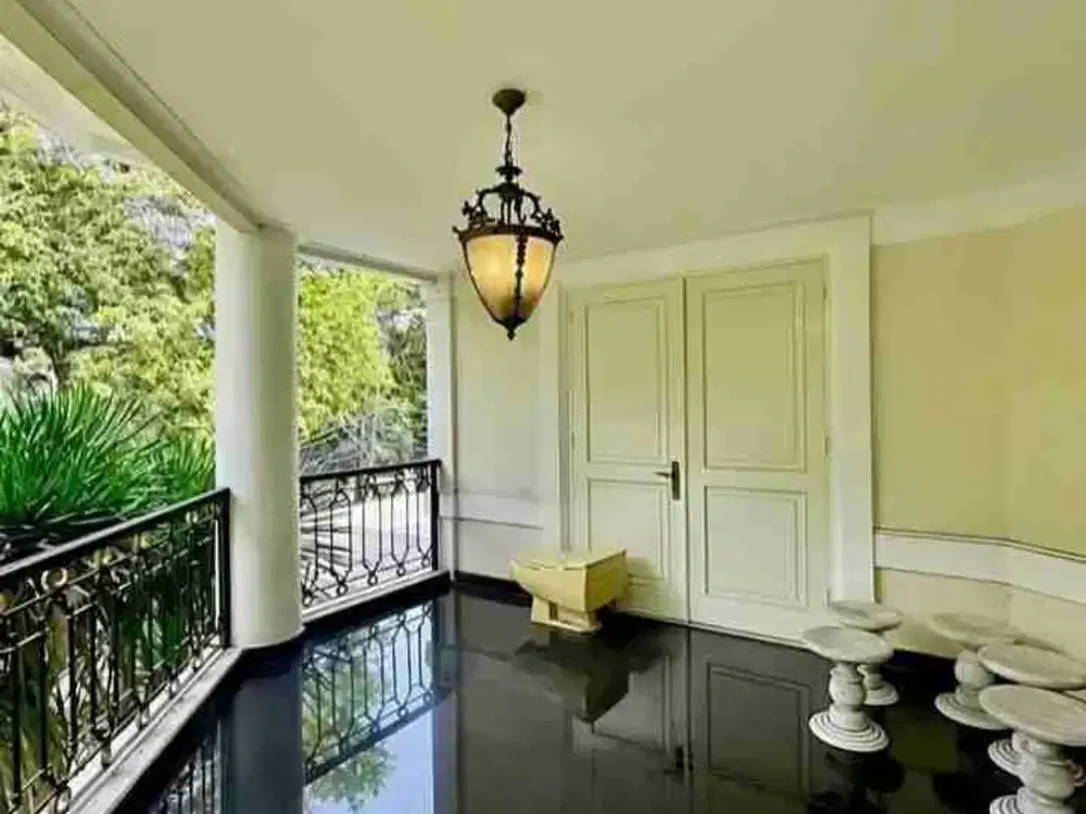 Rumah Mewah Strategis di Wijaya Kebayoran Baru Jakarta Selatan – LT 830m² SHM, Harga 65M Nego