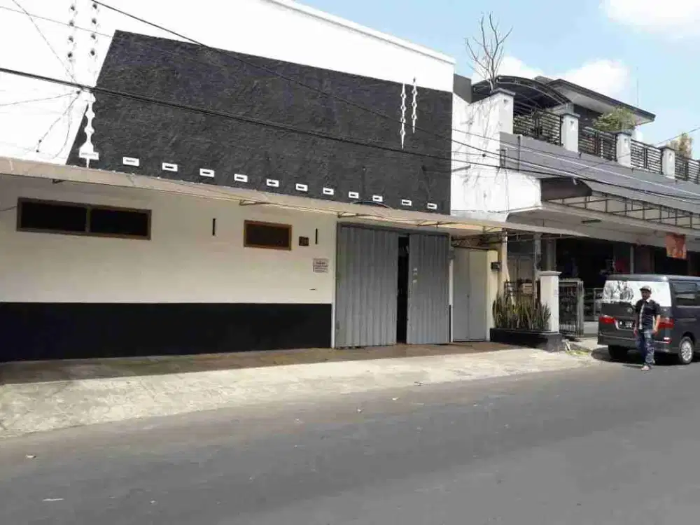 RUMAH JL ARIS MUNANDAR TENGAH KOTA MALANG
