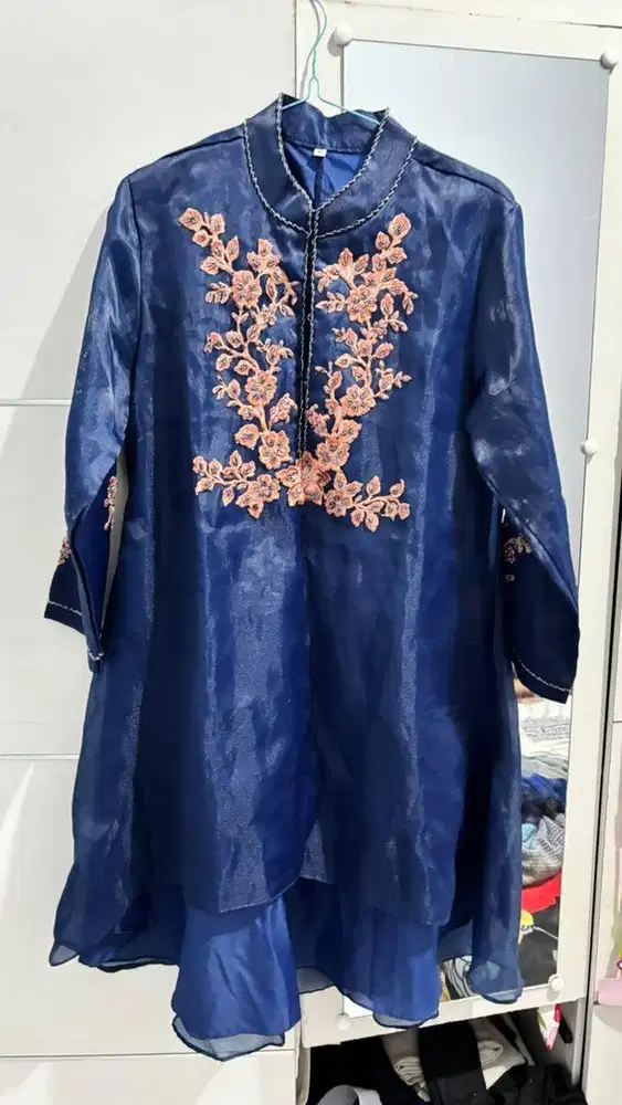 Kebaya pesta biru