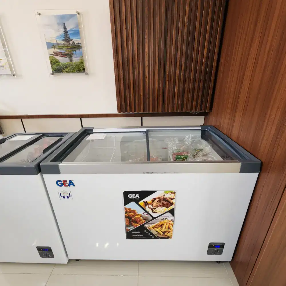 Preloved Chest Freezer 300L POLYTRON