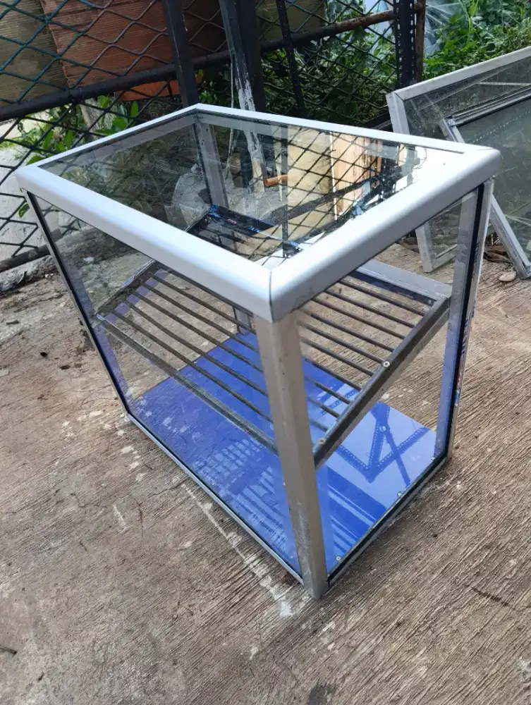 Jual Etalase Fredchiken second, Lok Pamulang barat