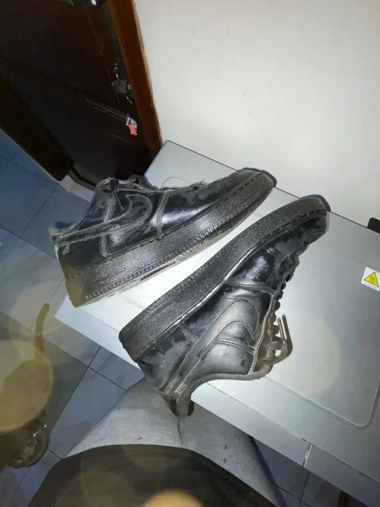 NIKE AIR FORCE 1 SIZE 42