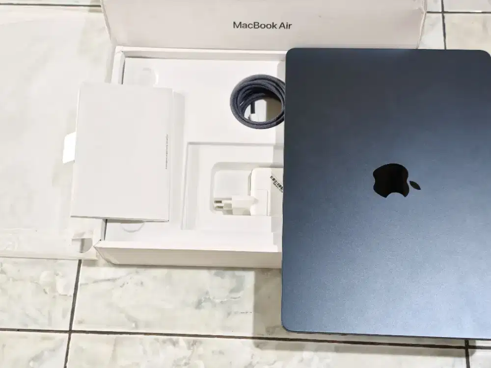 Macbook Air M3 13 iBox, 8/256GB Fullset Original