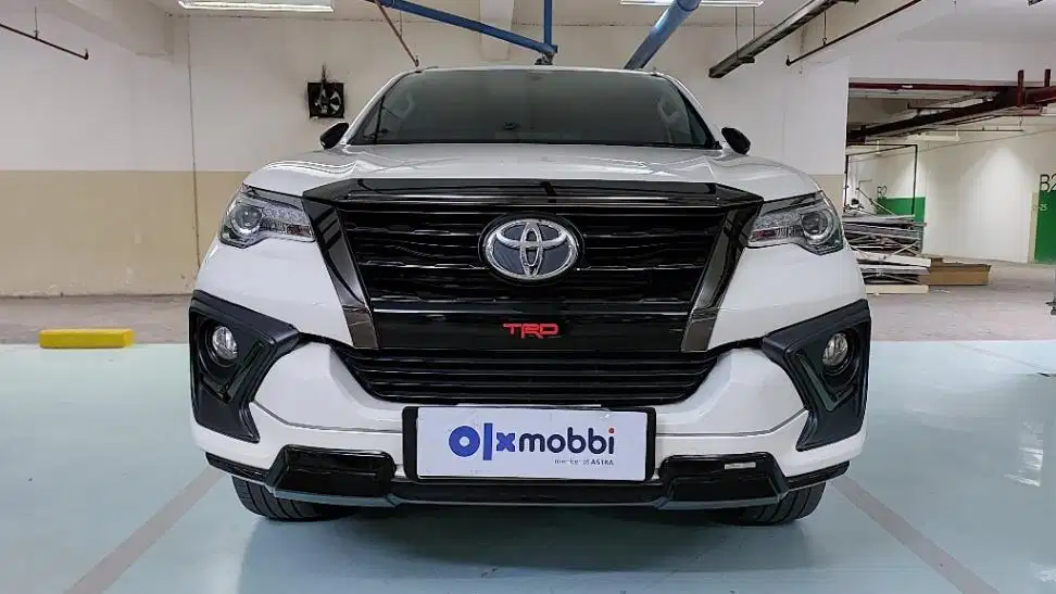 TDP 20JT, Toyota Fortuner 2.4 VRZ TRD Solar-AT Putih 2019
