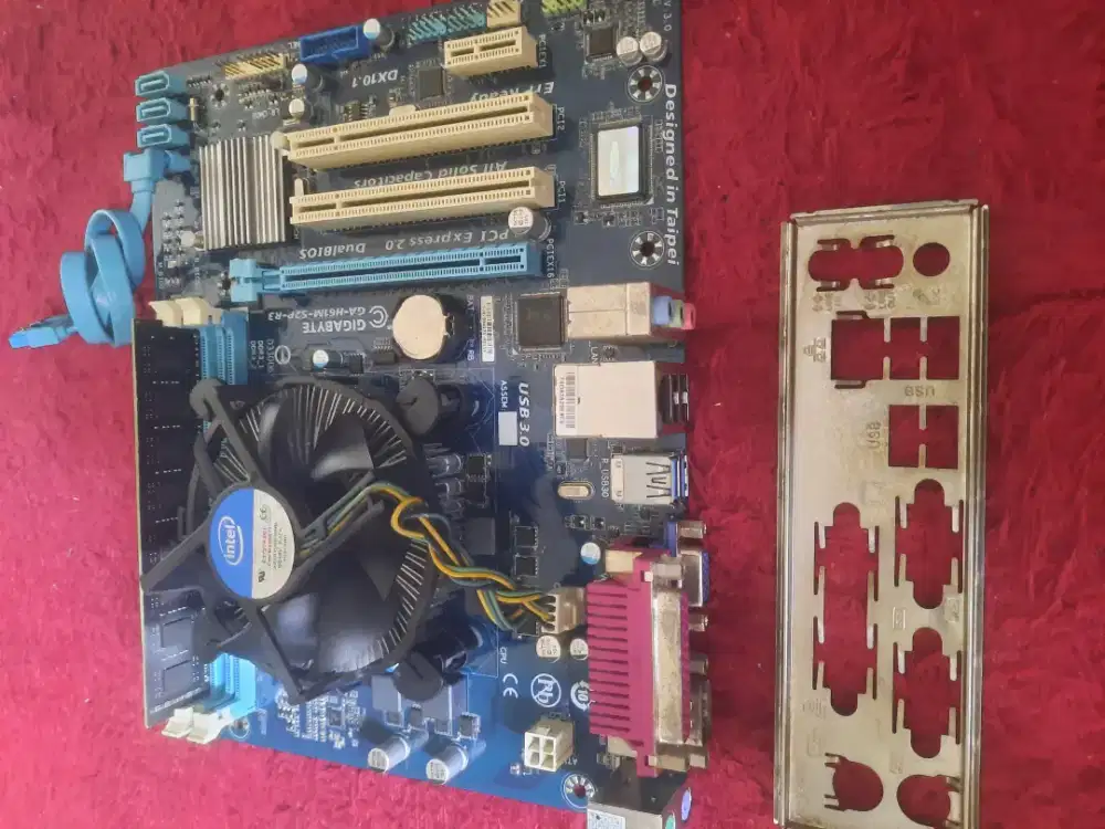 Jual Cepat Mobo Gigabayte H61/Core,i3-Gen3/Ram8gb Kondisi Normal Semua