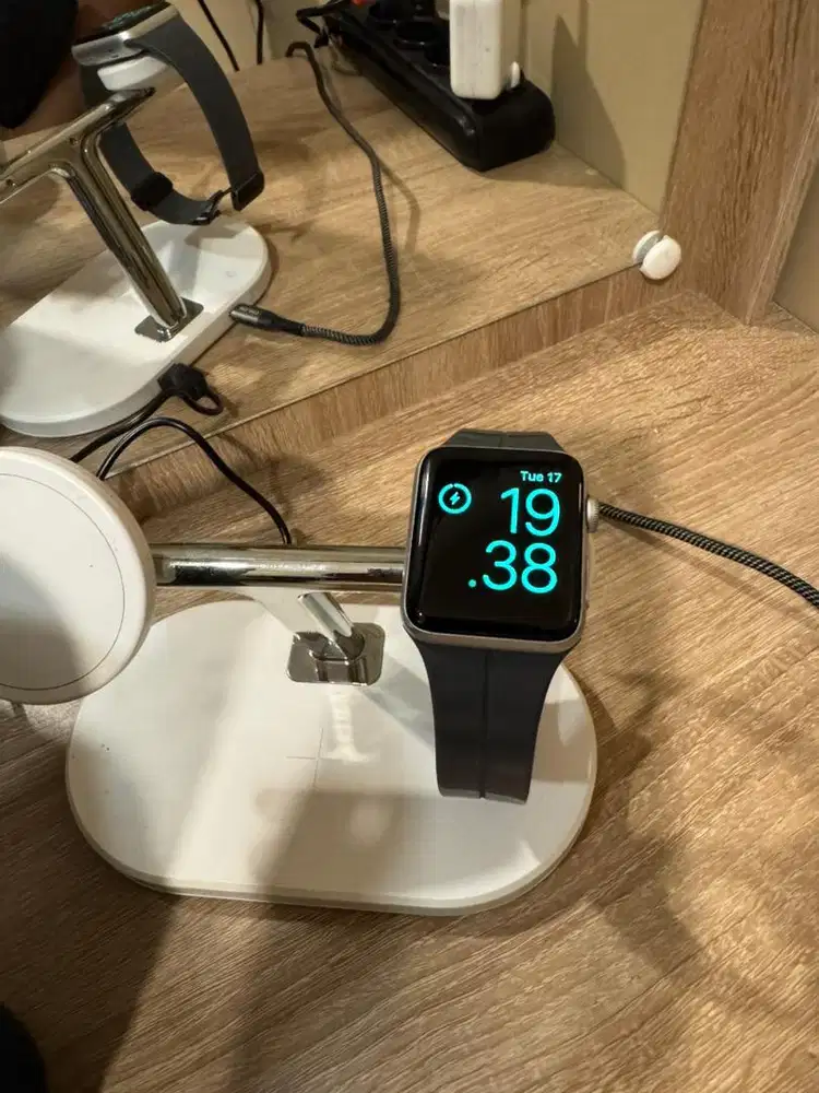 Apple Watch Series 3 - 42 MM (Silver/Resmi/Icloud aman)