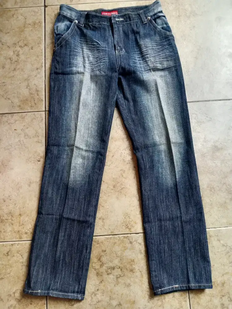 Celana jeans warna biru