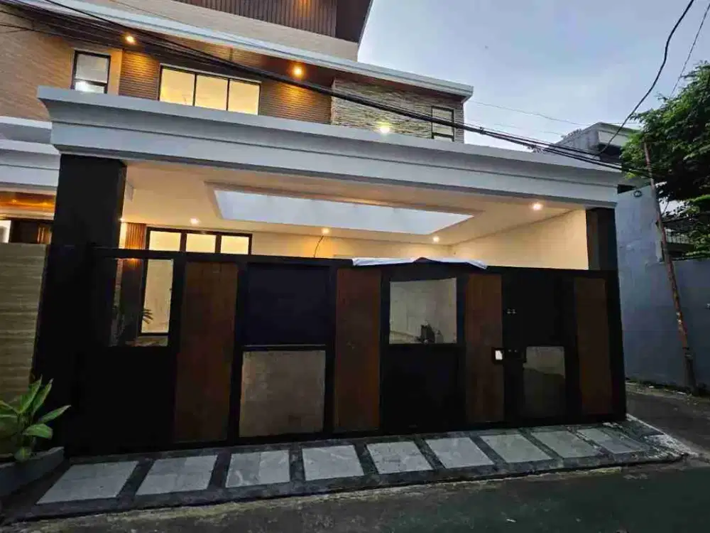 Dijual Rumah Luxurios Brand New di lokasi yang strategis di Radio Dalam Jakarta Selatan
