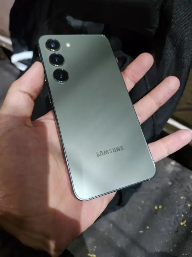 Samsung s23 5g 8/256 resmi Indonesia kondisi mulus terawat sangat