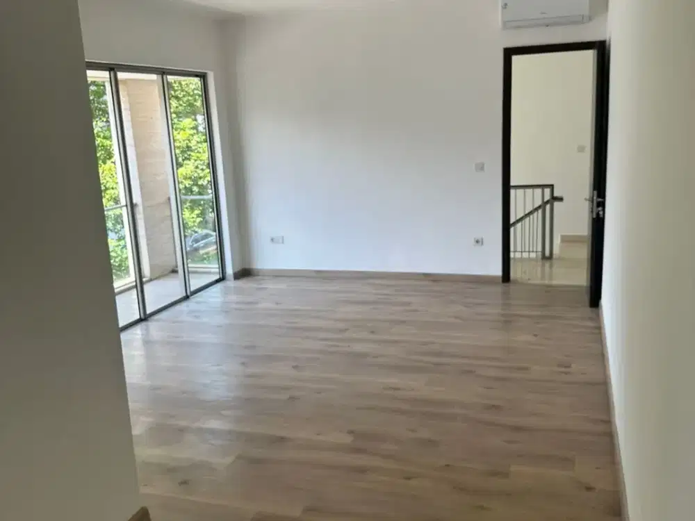 Rumah Golf Island PIK DISEWA Ukuran 10x15 Kosongan Ada AC Siap Huni