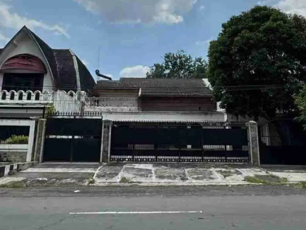 DISEWAKAN RUMAH KOMERSIAL TENGAH KOTA