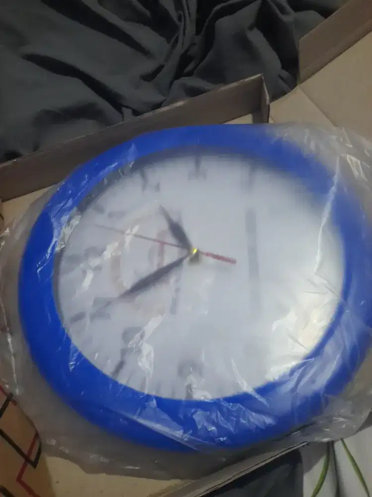 Jam dinding Masih baru