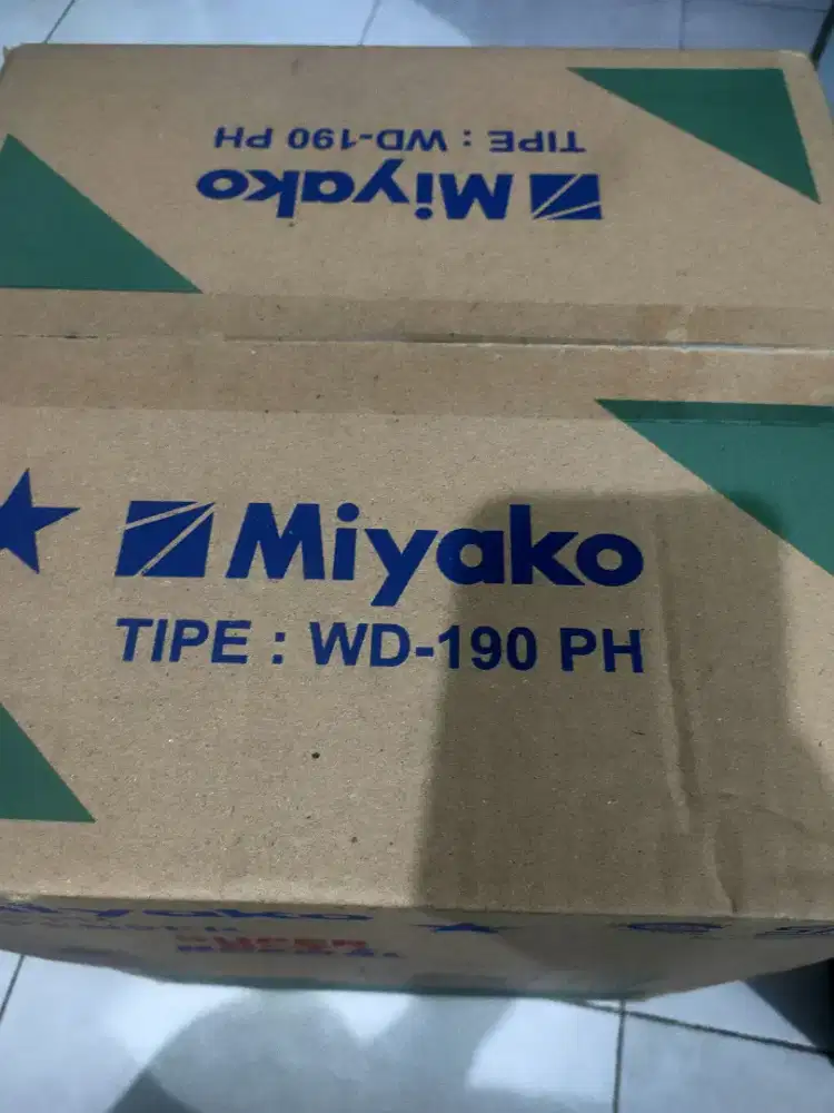 Di jual dispenser minum merek Miyako baru belum buka segel