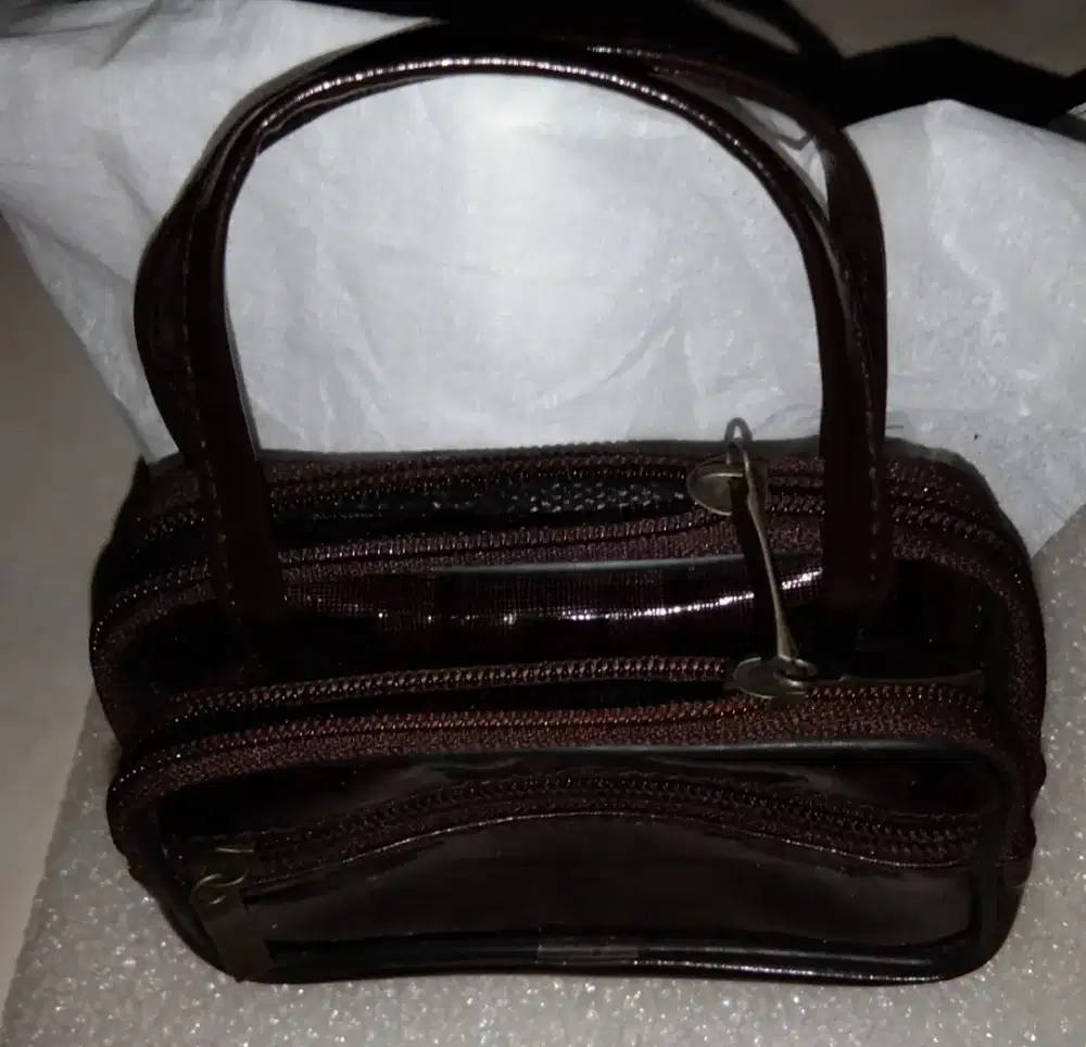 Dompet kecil merk Elizabeth