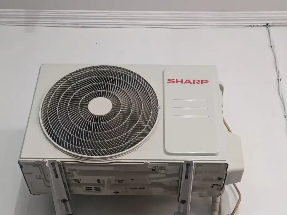 Di jual AC Sharp 1/2 PK kondisi mulus aman