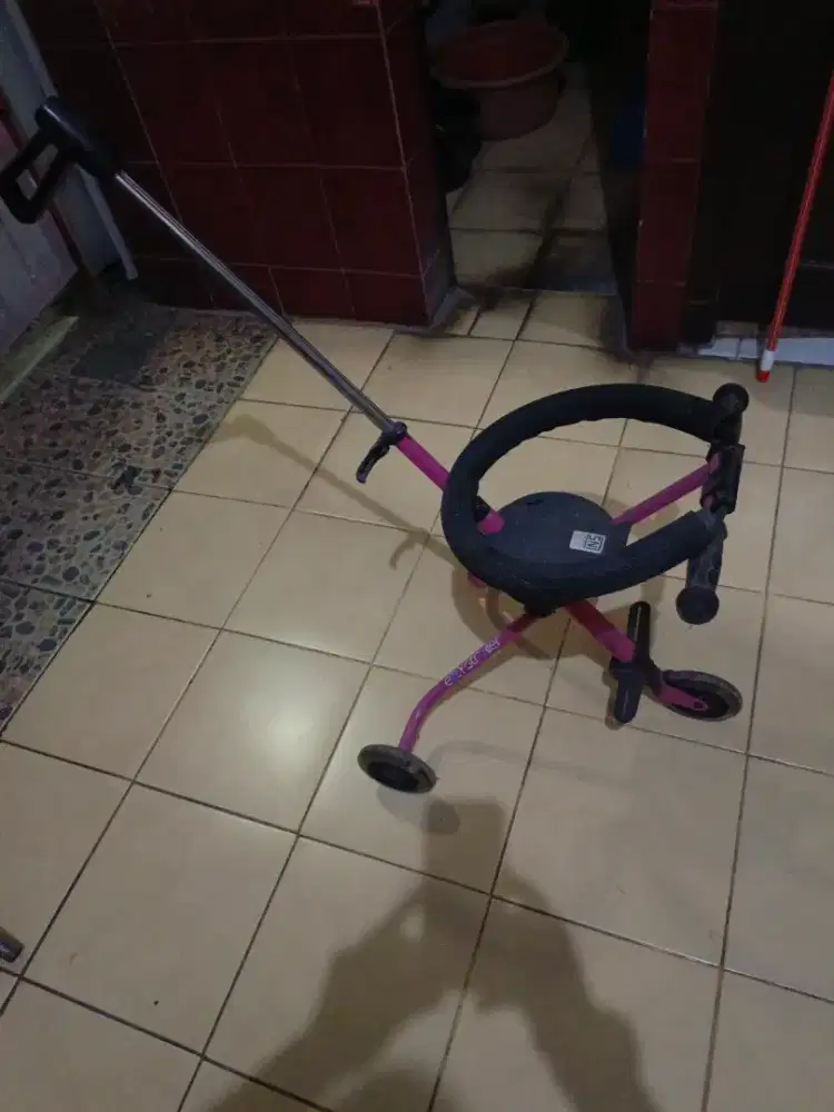 Stroller tiga roda