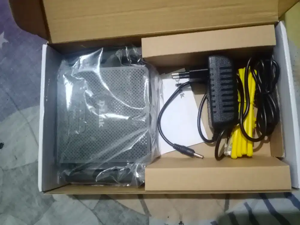 (Masih Baru) Wifi Router bisa Simcard D-link Tipe DWR-M910 baru