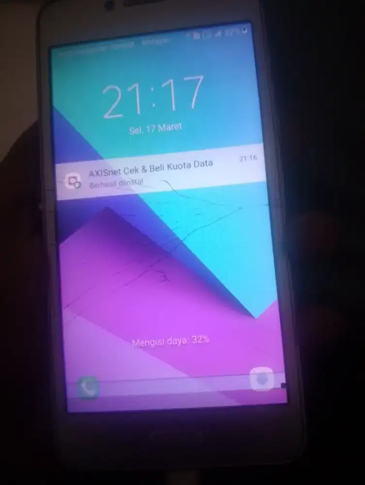 SamsungJ2prem retak sentuhan masih aman masih layak pakai