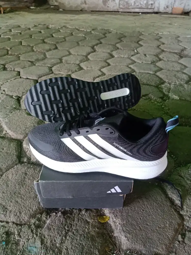 Sepatu adidas running size 41, 43