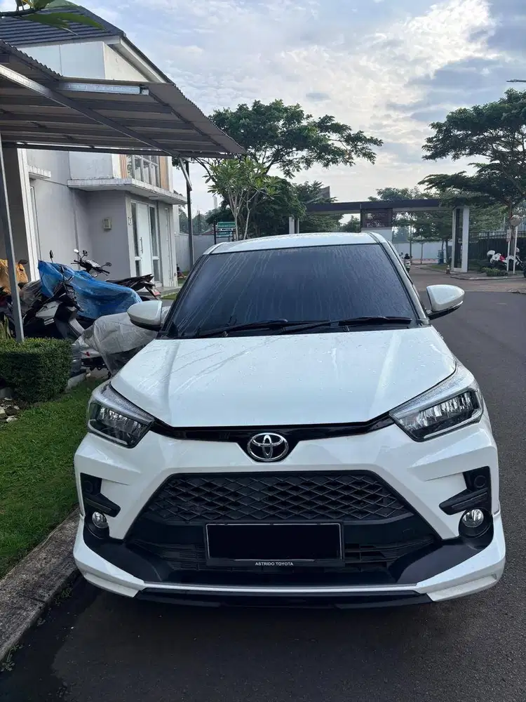 Dijual Toyota Raize GR Sport putih 2021