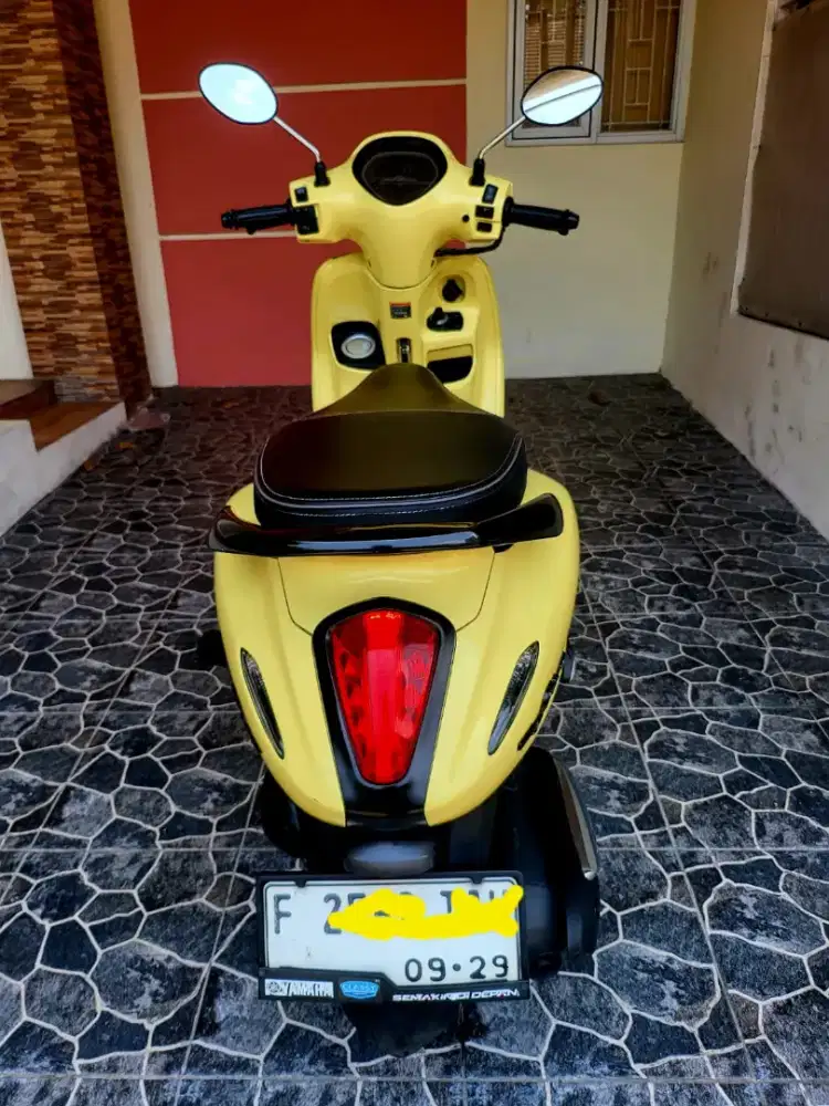 Yamaha grand fillano yelow