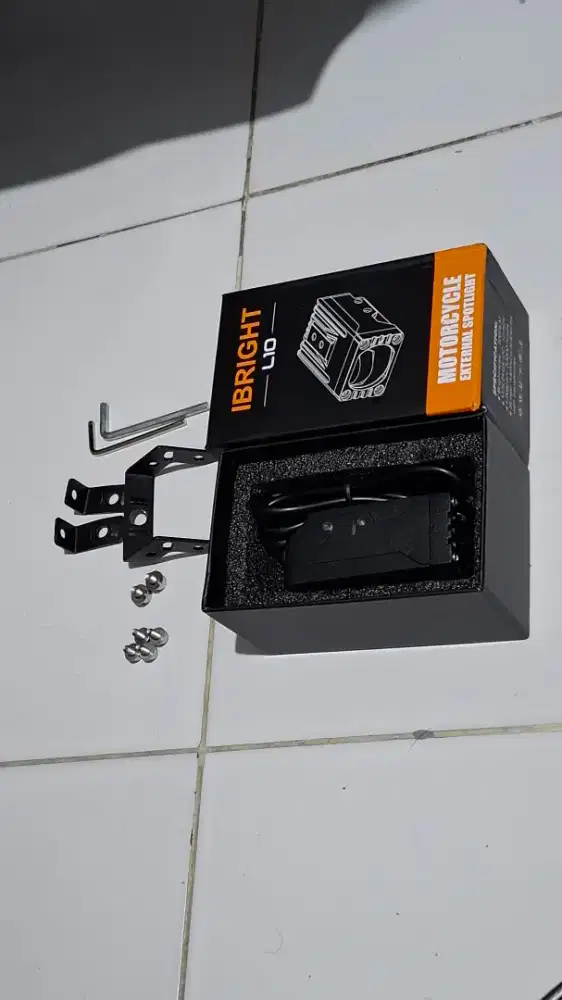 Lampu tembak merk IBRIGHT L10