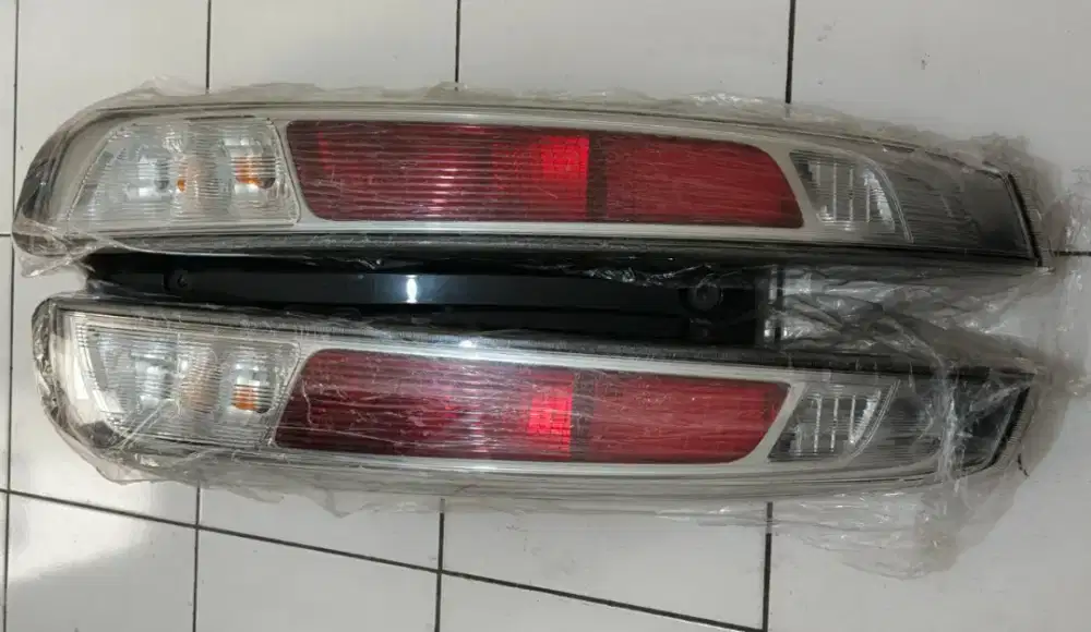 Dijual 1 pasang Stop Lamp Serena