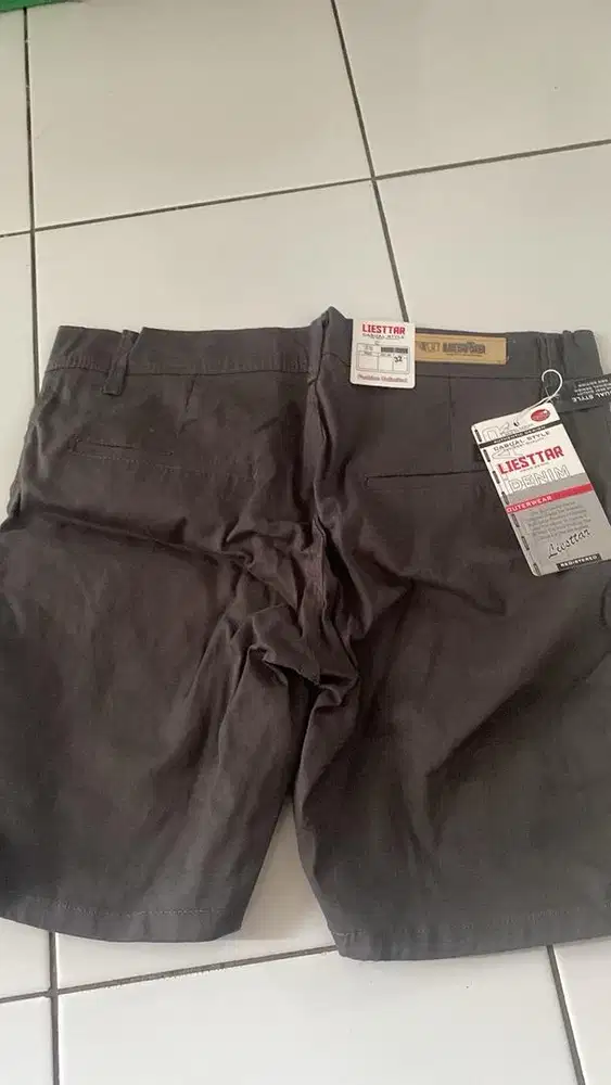 Celana pendek size 32