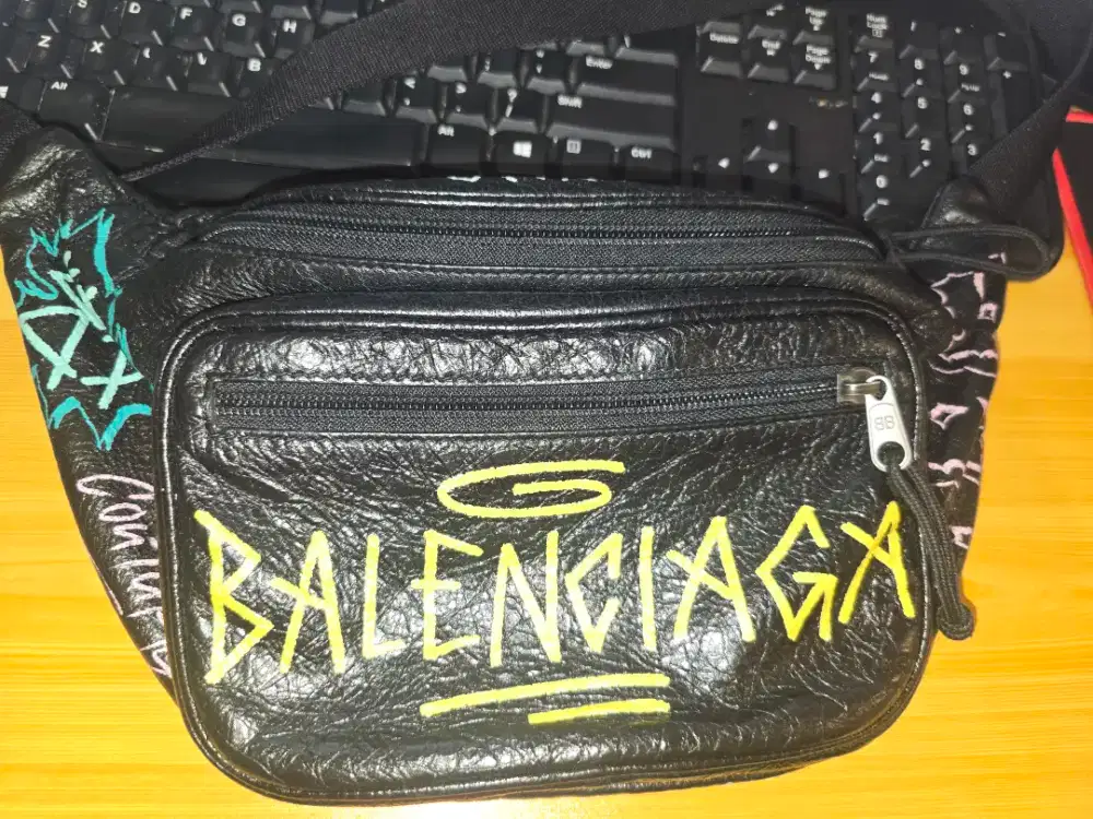 Tas balenciaga grafiti pria ori