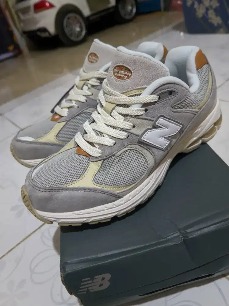Sepatu NB 2002R 42 - 26