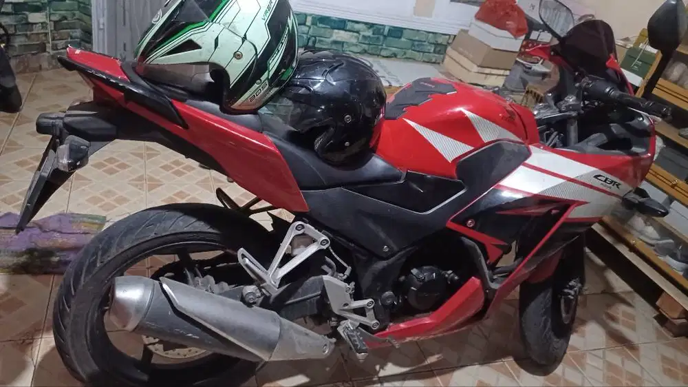 Dijual motor honda CBR 150cc, Jan, tahun 2015, mulus siap mudik
