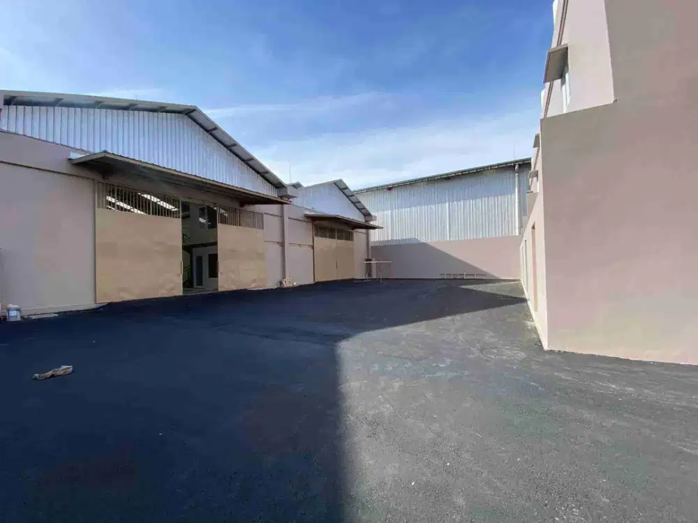 DISEWAKAN GUDANG BARU SIAP HUNI DI DENPASAR BARAT ADA KANTOR AKSES JALAN LEBAR