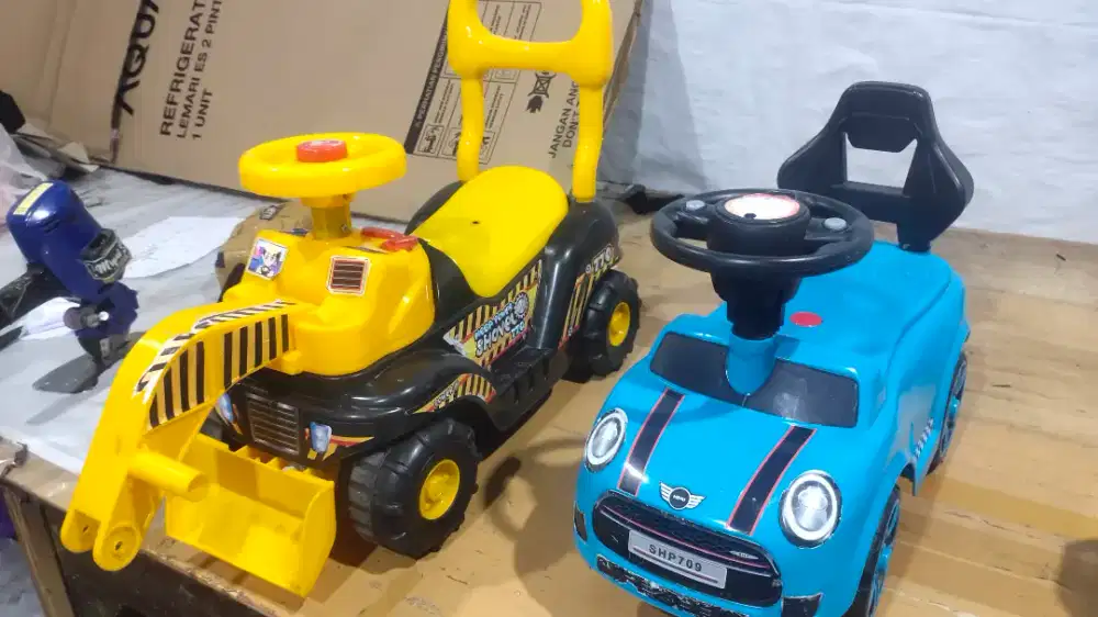 Mobil mainan anak