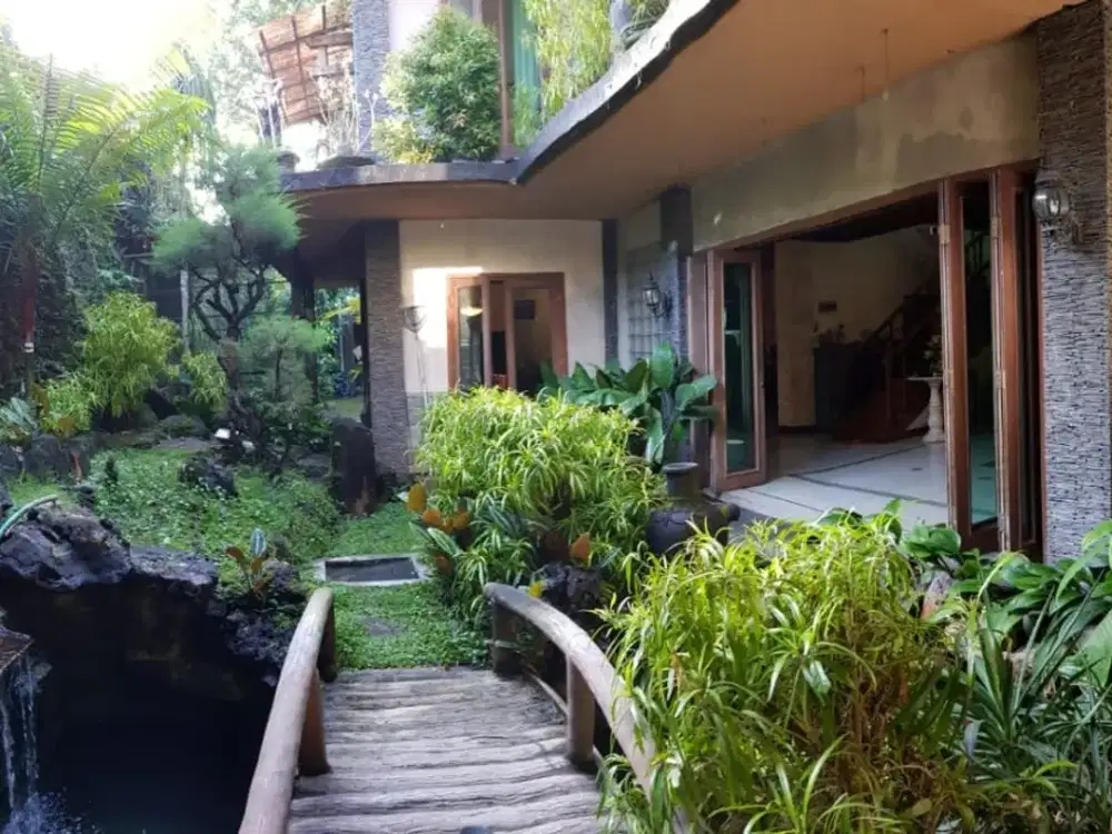 Dijual rumah dan kantor lokasi strategis soropadan yogyakarta , Ada bangunan kantor 2 lantai (ruang kerja + toilet + taman diatas)