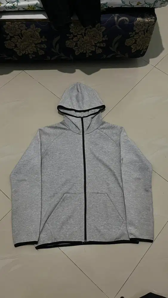 Uniqlo tech size L