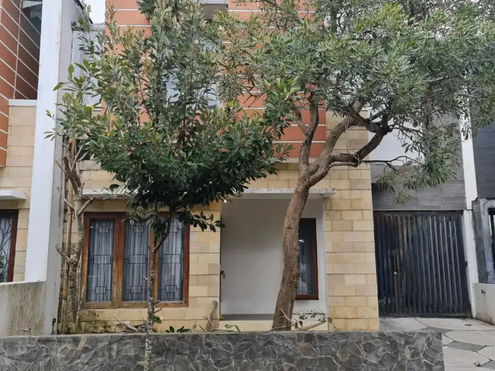 Di jual Rumah mewah di dalam Perumahan Royal Maguwo, one gate system, 24 jam dijaga satpam lokasi strategis maguwo yogyakarta