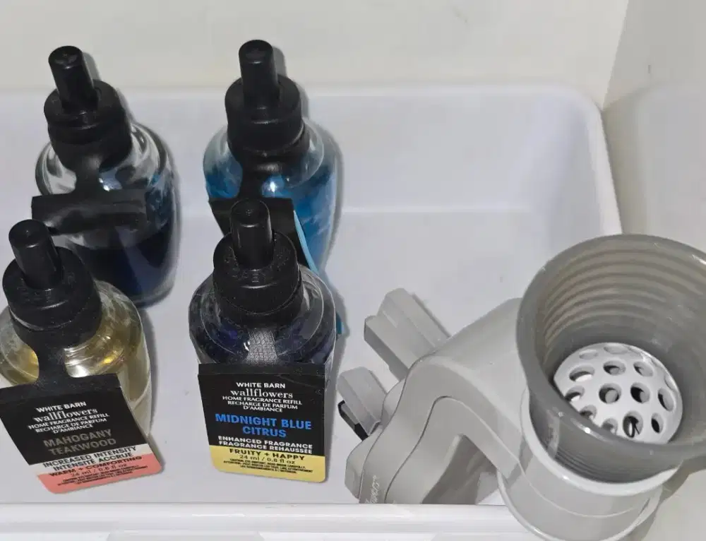Bath & Body Works Wallflower + 4 refills