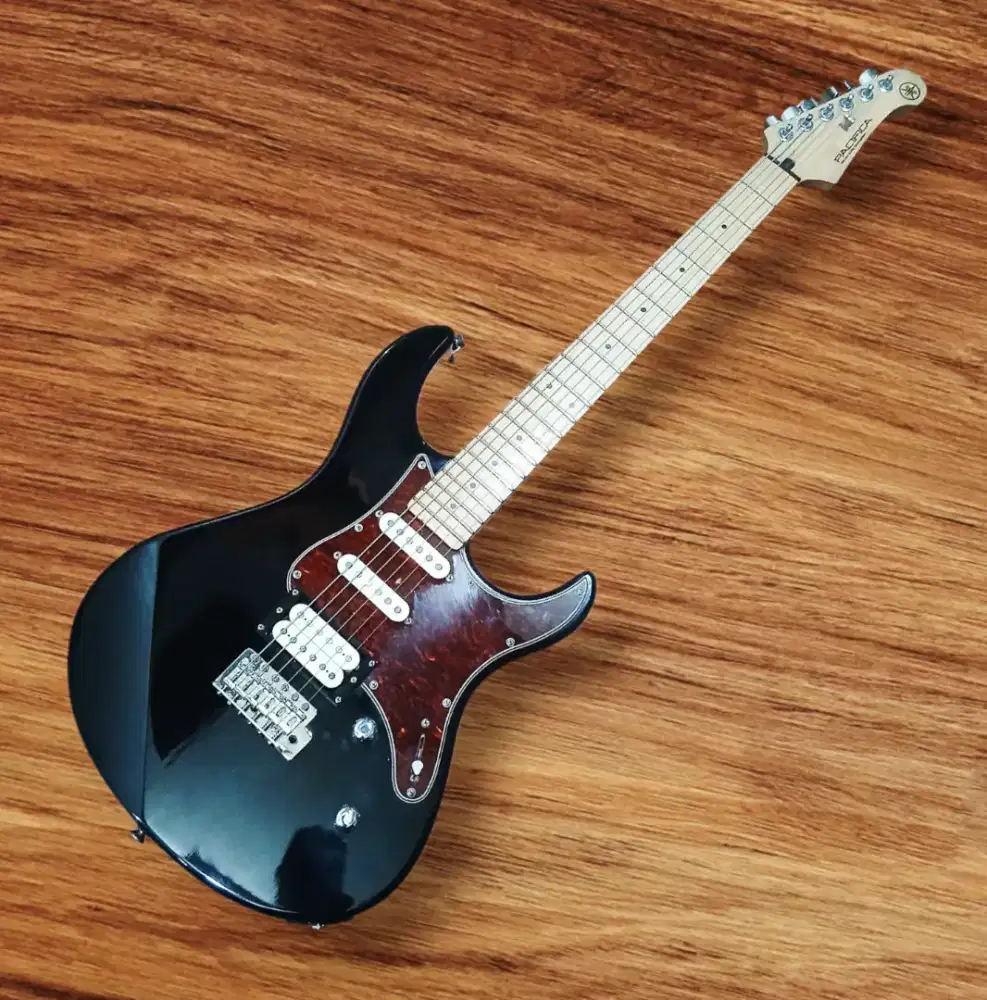 Yamaha pacifica 212vfm