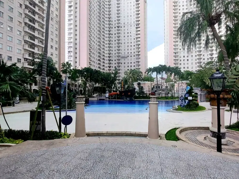 DISEWAKAN UNIT LANGKAH GARDEN MANSION WATERPLACE 2LANTAI DEPAN POOL PAKUWON