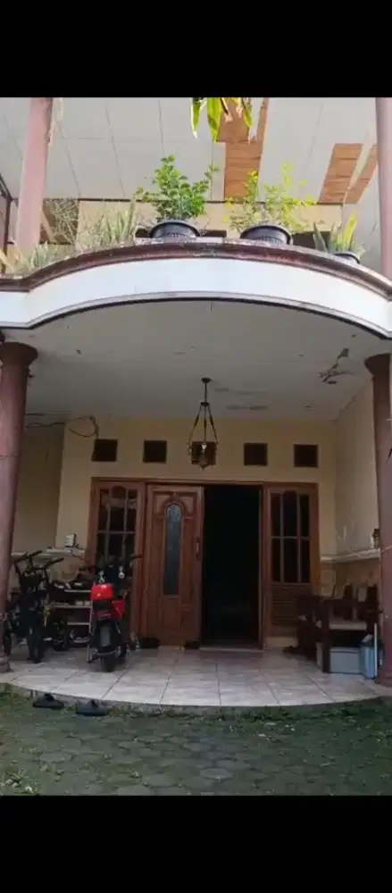 Rumah Strategis lokasi pinggir jalan dijual Segera