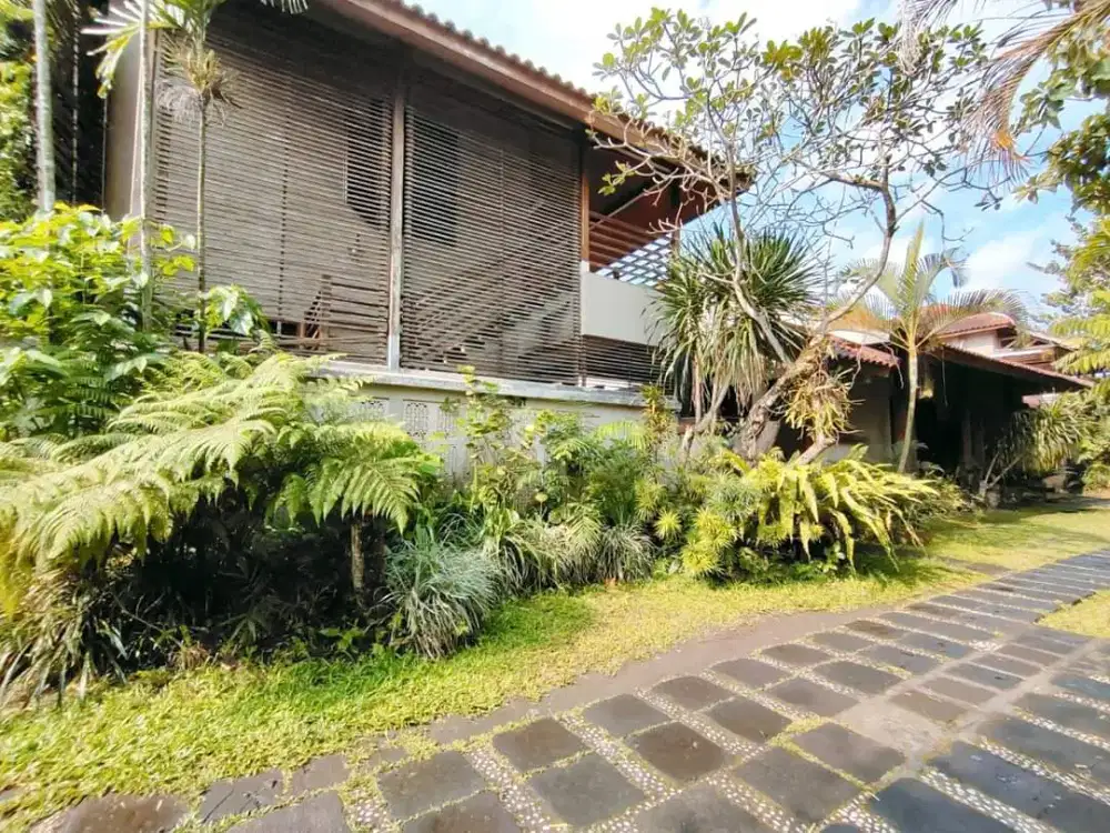 Dijual Villa jl Padma palagan belakang hotel hyatt