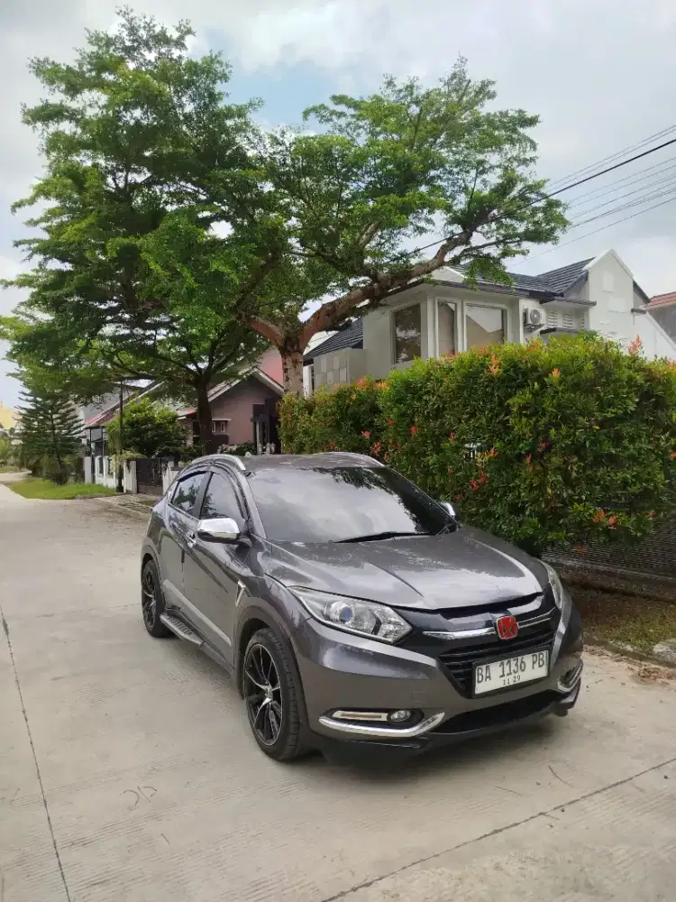 hrv E matic ganteng full aksesoris