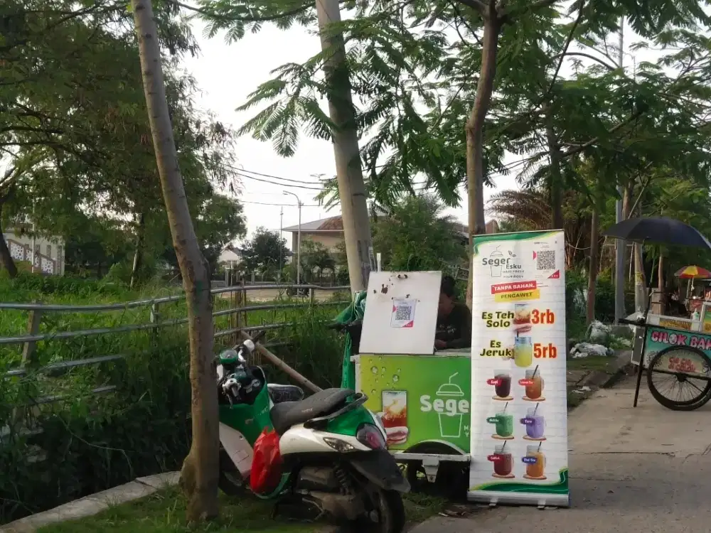 Di butuhkan tenaga penjualan es dengan memakai gerobak sepeda listrik