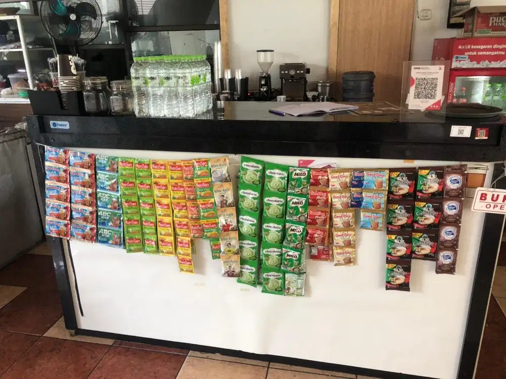 Penjaga Stand dan Penjual Keliling